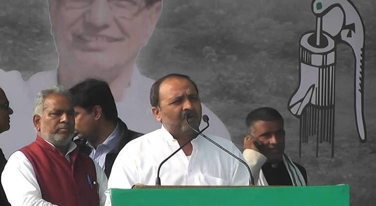 Addressing a public meeting.