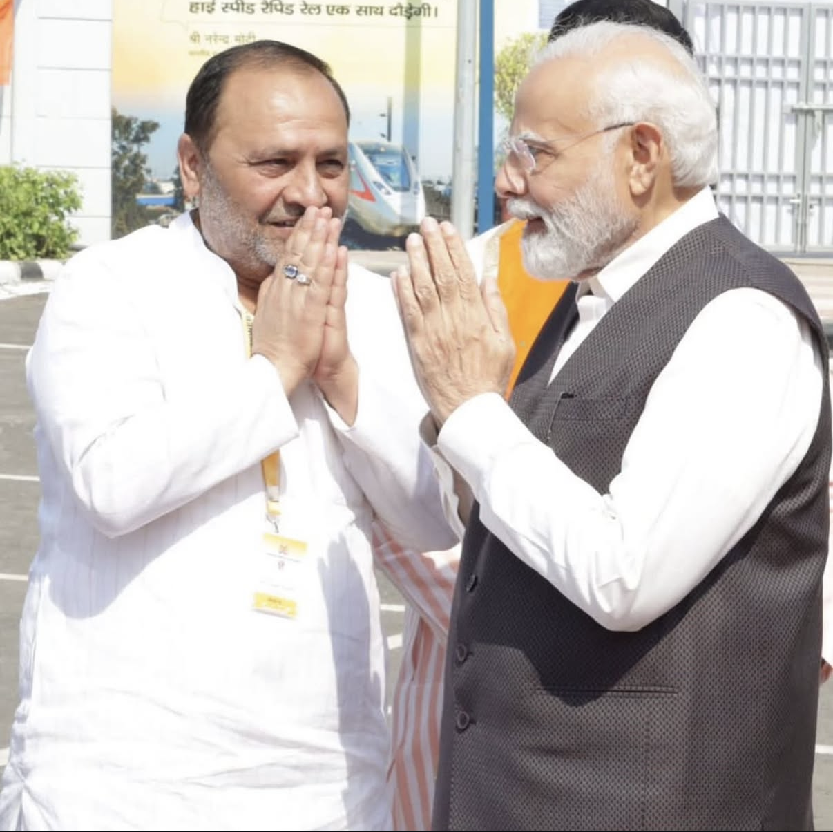 प्रधानमंत्री नरेन्द्र मोदी के साथ।